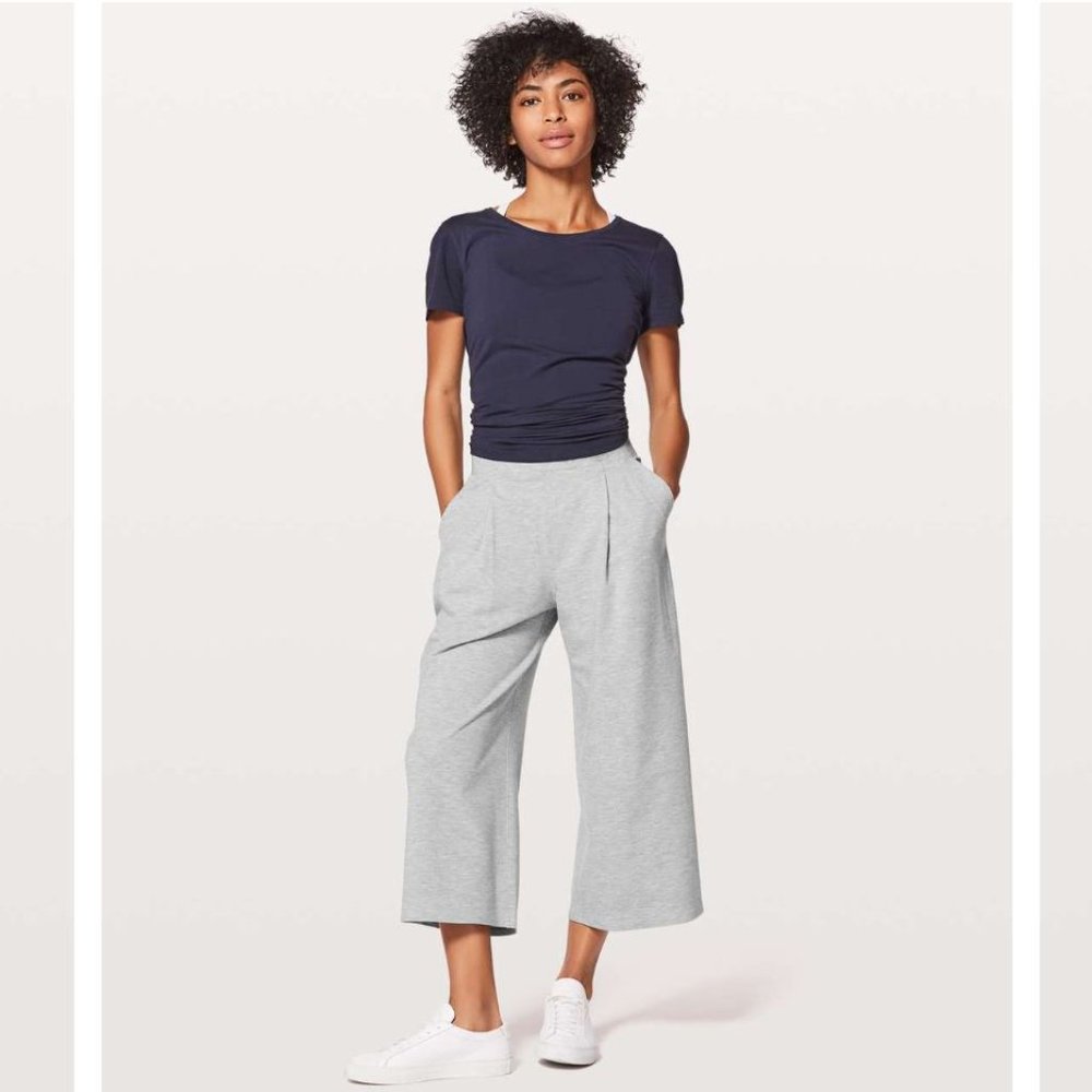 ULULEMON Can You Feel The Pleat Heathered Grey Waffle Knit Crop Pants Size 4